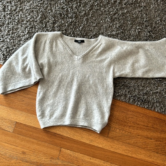 FATE Gray V Neck Wool Cashmere Blend Sweater Size Small - Picture 11 of 11